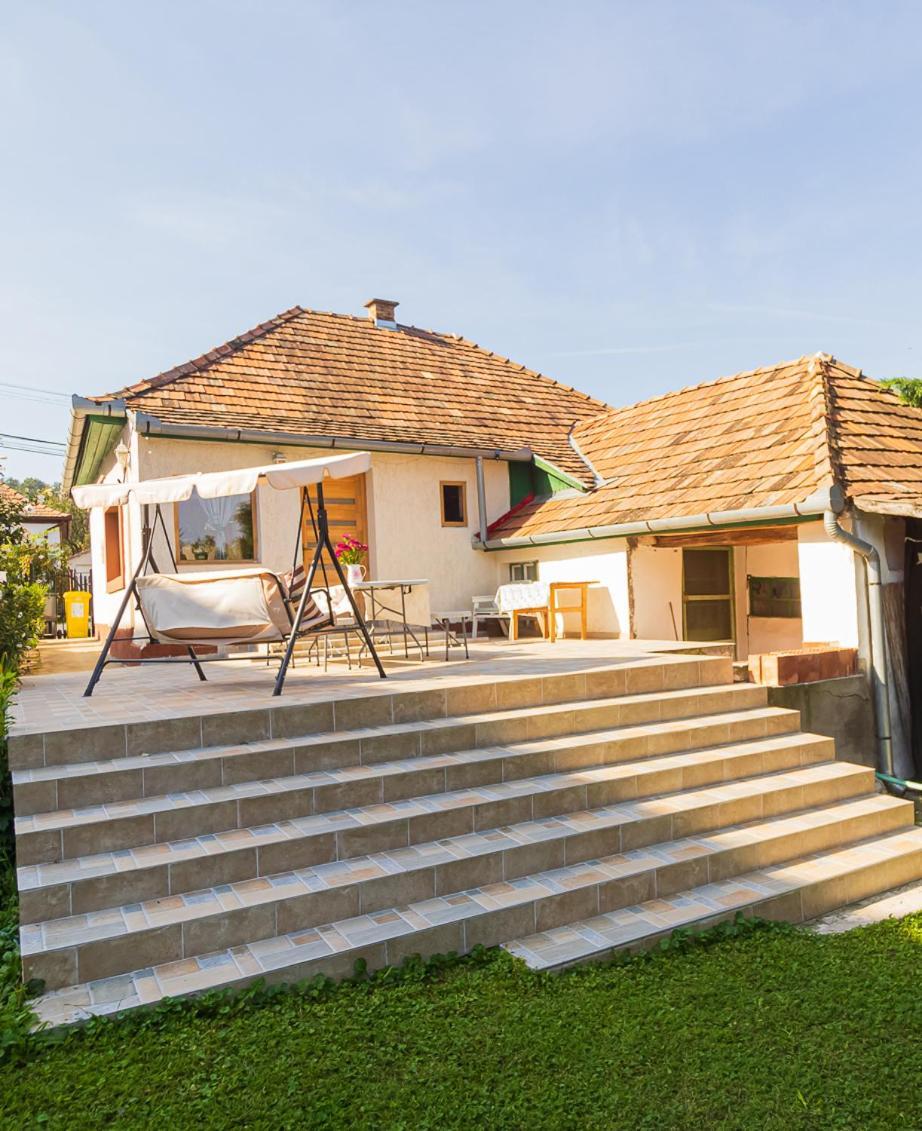 Lankas Vendeghaz - Holloko Villa Buitenkant foto